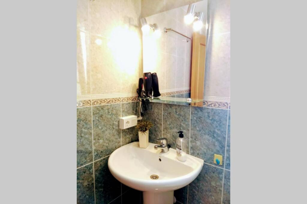 Апартаменти Bright & Spacious Apt - Panoramic Views! Алтеа Екстер'єр фото